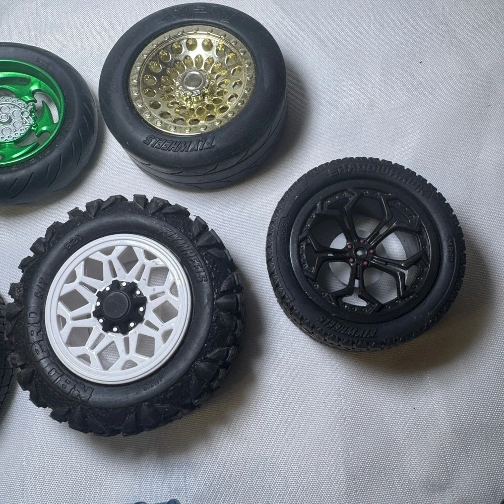 Jakks Pacific Fly Wheels Launcher Lot w/ 5 Performance Stunt Tires and Rip Cord